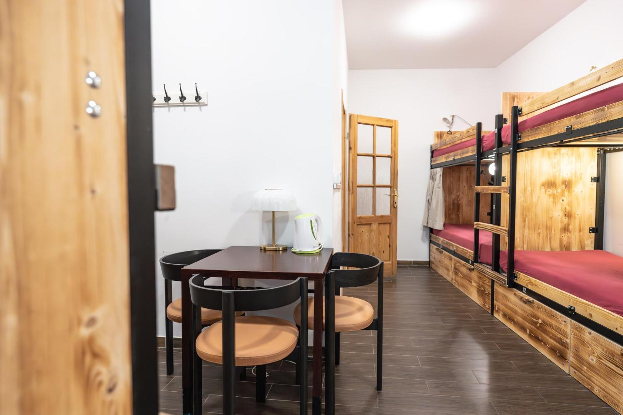 Bunk Bed 8-Bed Mixed Dormitory Room