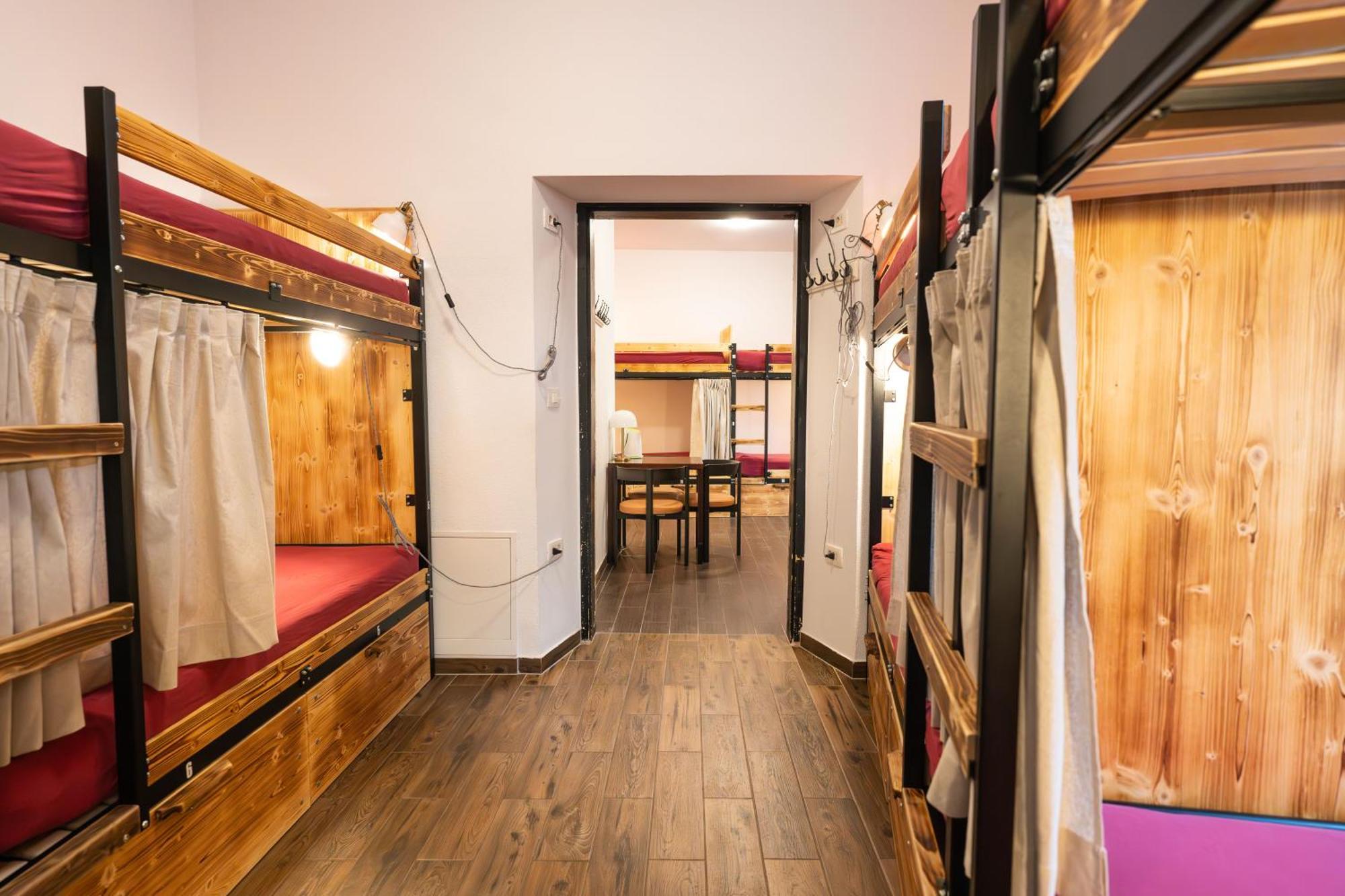Bunk Bed 6-Bed Mixed Dormitory Room