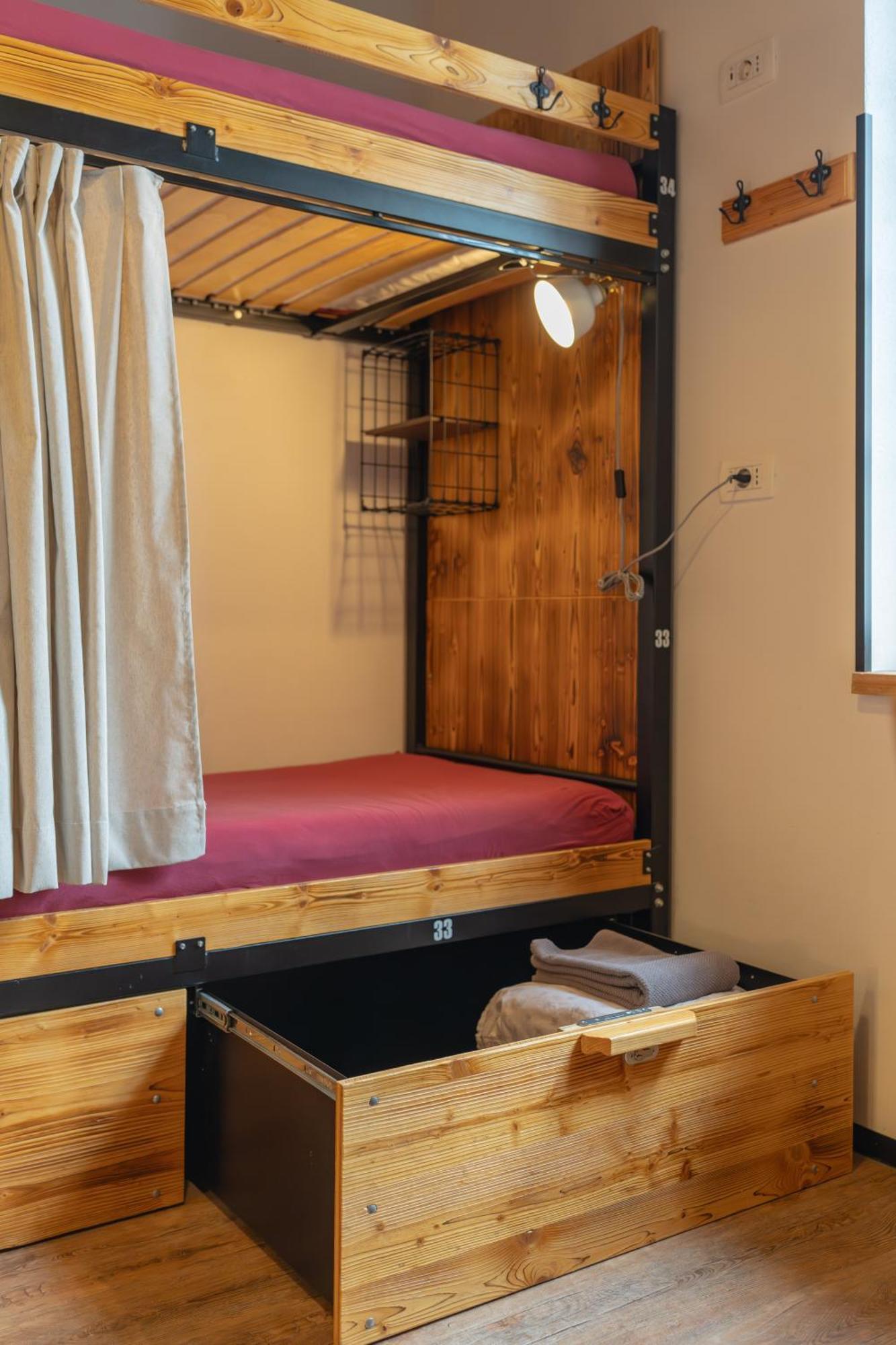 Bunk Bed 10-Bed Mixed Dormitory Room